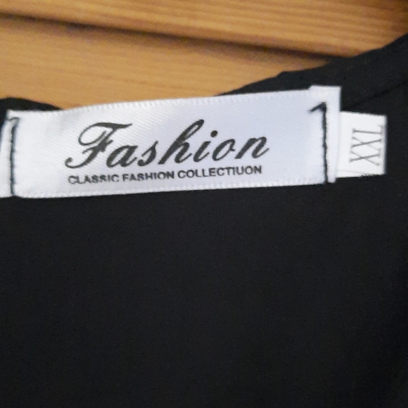 Fashion Classic Fashion Collection Sheer Hilo Top - Picture 3 of 5